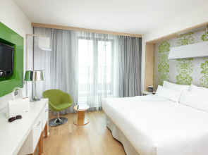 Отель Occidental Praha Five