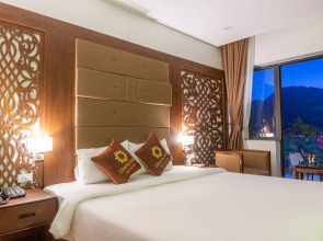 Liberty Hall Tam Coc Hotel & Villa