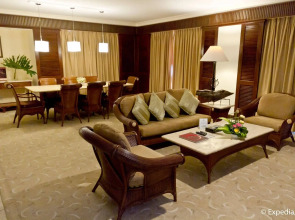 Waterfront Airport Hotel & Casino