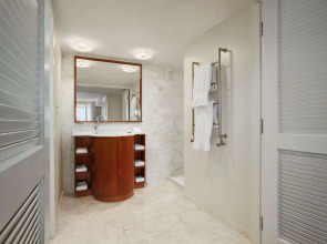 Hilton Miami Airport Blue Lagoon