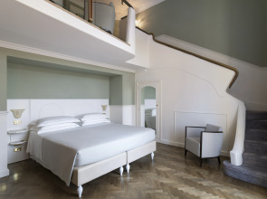 Plaza Hotel Lucchesi