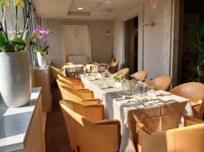 Отель IH Milano Ambasciatori