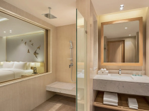 Le Meridien Khao Lak Resort & Spa