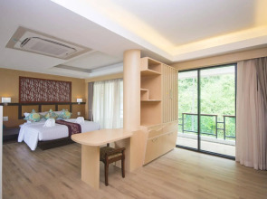 Phi Phi Nice Beach Hotel Hip