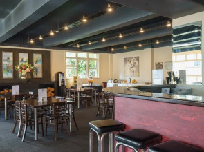 Kiwi International Hotel