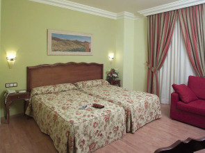 Отель Reina Cristina