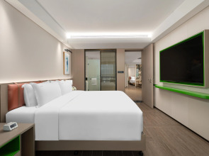 Holiday Inn Resort Sanya Bay by IHG