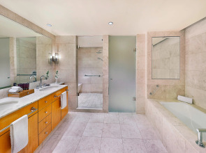 The Ritz-Carlton Residences, Dubai International Financial Centre