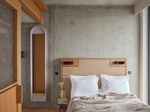 Locke at East Side Gallery