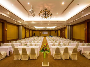 Palm Galleria Resort