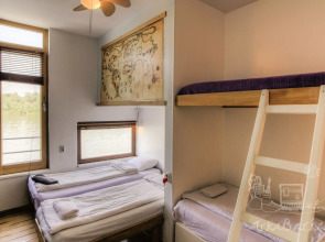 ArkaBarka Floating Hostel and Apartments