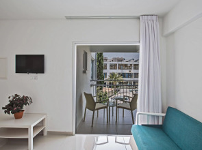 Tsokkos Holiday Hotel Apartments