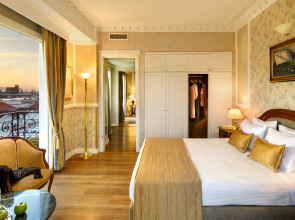 Mediterranean Palace Hotel