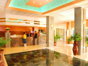 Hotel Parasol by Dorobe