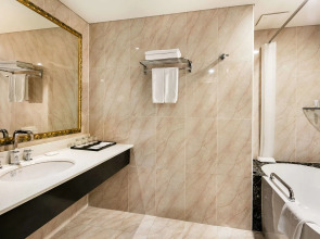 Ramada Hotels & Suites Seoul Namdaemun