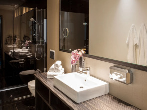 Ayun by Centro Deluxe