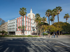 Отель Room Mate Valeria