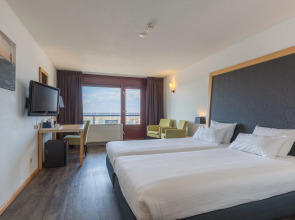 Leonardo Hotel IJmuiden Seaport Beach