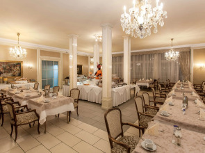 Centro National Frankfurt, Trademark Collection by Wyndham