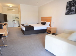 Golden Reef Motor Inn