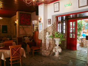 Kiniras Traditional Hotel & Restaurant