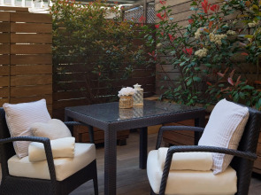 Отель H10 Universitat