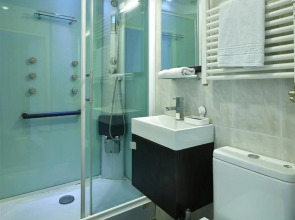 Отель BruStar Gotic-Centric