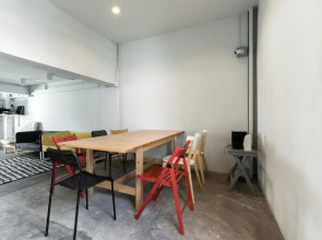 Good One Poshtel & Café Bar