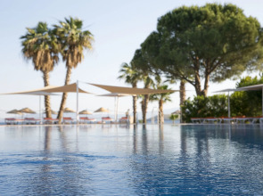 Bodrum Sea Side Beach Club Hotel