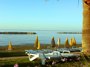 Palm Beach Hotel & Bungalows