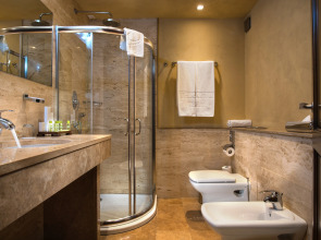 Rosslyn Thracia Hotel