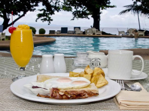 Mike's Dauin Beach Resort