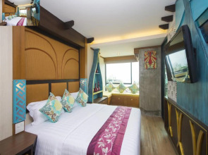 Phi Phi Nice Beach Hotel Hip