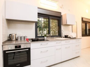 1 BR with Patio in City Center by FeelHome