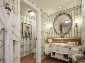 Hong Kong Disneyland Hotel