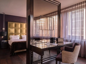 Roomers Frankfurt Central, Autograph Collection