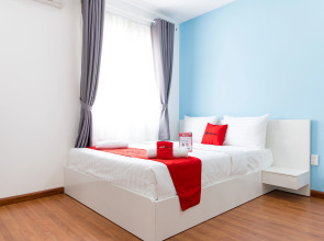 RedDoorz Plus near Nguyen Hue Walking Street
