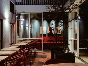 Esqina Cosmopolitan Lodge