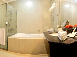 Magnum Hotel & Suites West Bay