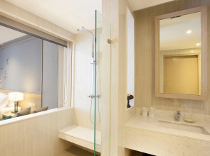 Le Meridien Khao Lak Resort & Spa