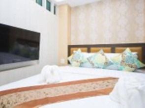 Phi Phi Nice Beach Hotel Hip