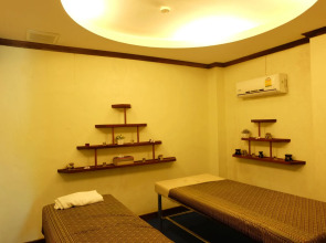 Howard Johnson by Wyndham Phuket Naiyang