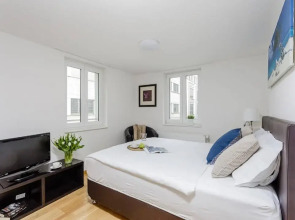 Swiss Star Guesthouse District 4