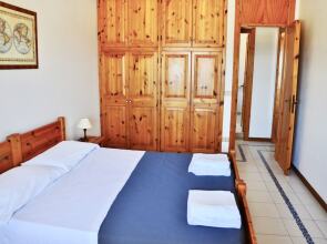 Residence with pool on the promenade