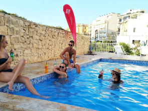 Follow the Sun Boutique Hostel - Pool, Breakfast & Sea Views