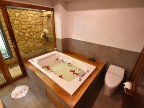 The Nine Thipthara Klongson Resort