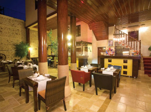 Cicerone Lodge Hotel