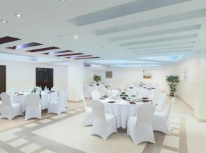 Al Hail Waves Hotel Managed By Centara