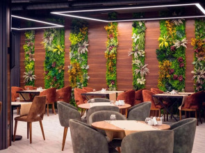 Novel Centre Point Hotel