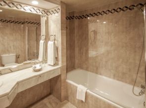 Globales Cala Vinas Adults Only 16+